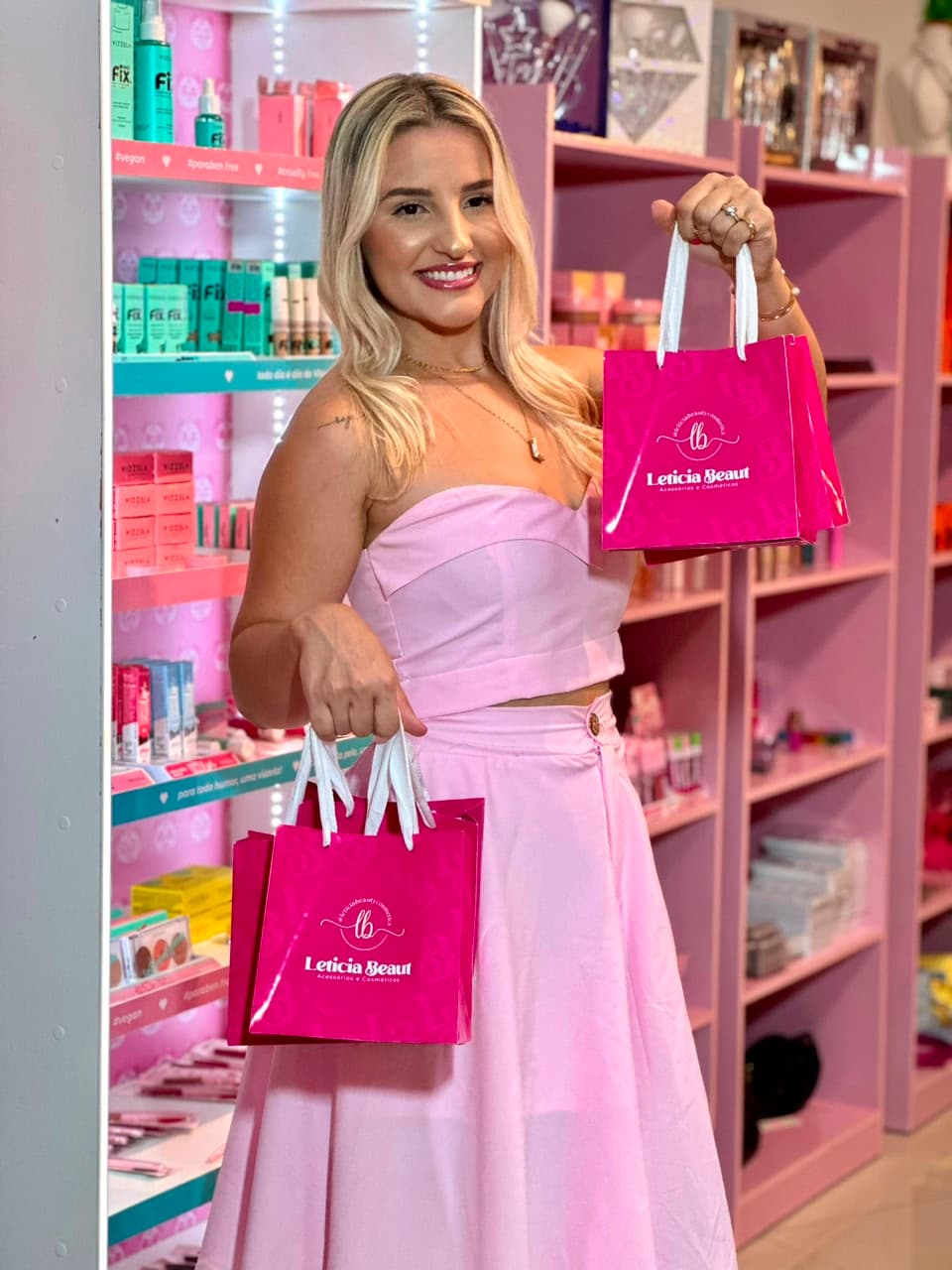 Letícia Oliveira na loja Letícia Beaut